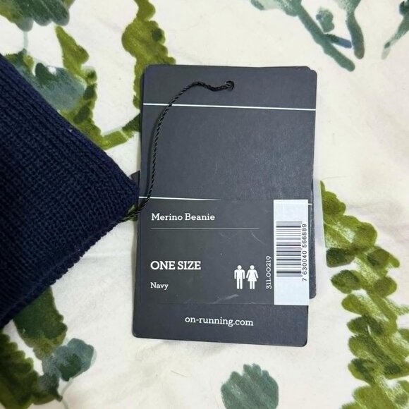 ON Merino Beanie - Picture 3 of 3